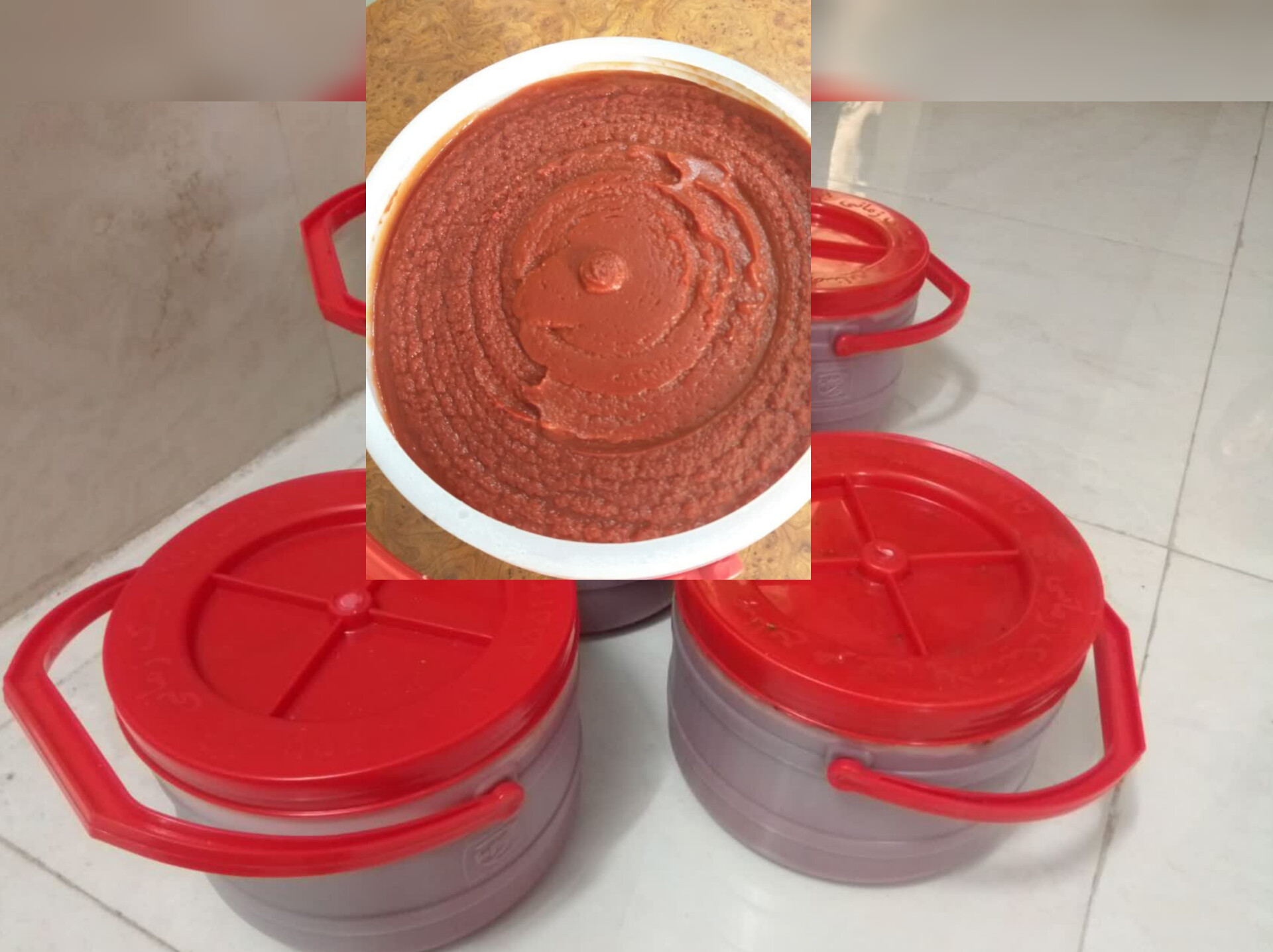 رب گوجه خانگی اصل | تهیه شده از گوجه‌های تازه و امساله | عطاری بهاران(دبه۵کیلویی)پسکرایه